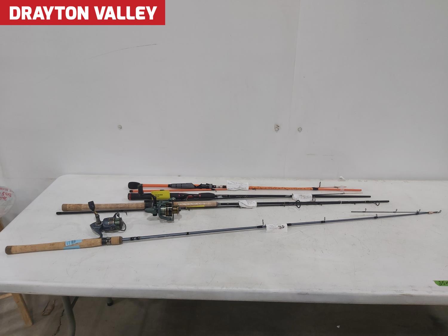 (2) Fishing Rod and Reel Combos and (2) Rods [26AB10977-015] | Team ...