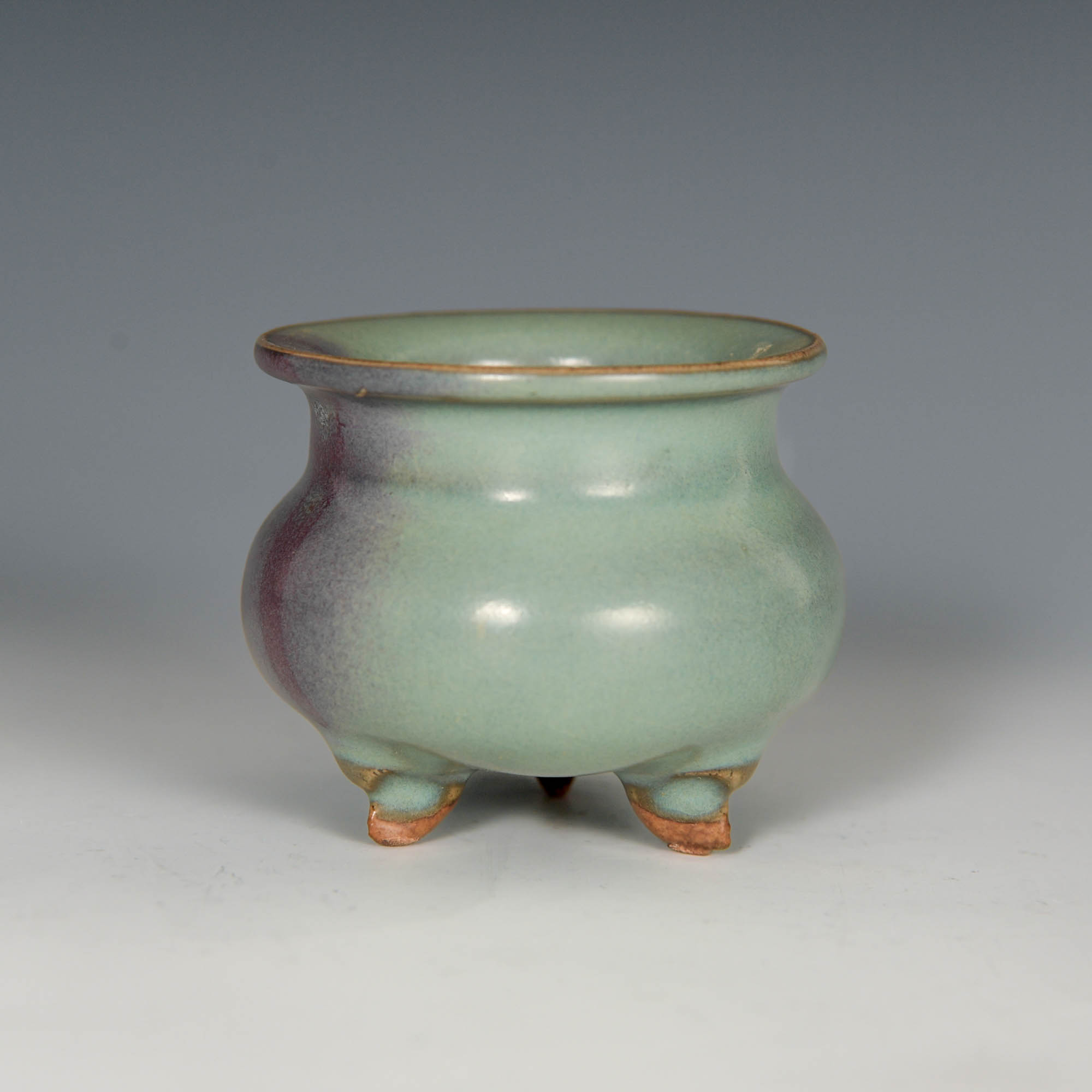 宋時代　鈞窯三足香炉　宋 宋代/元代鈞窯三足爐A Chinese tripod Jun-glazed censer, Song/Yuan