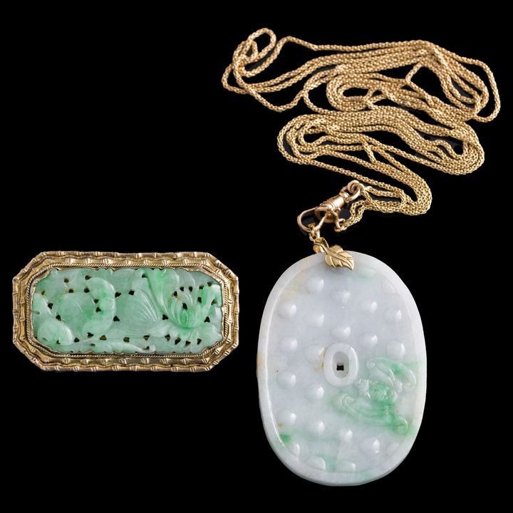 十九世紀晚/二十世紀早 翡翠配飾兩件 Two Chinese jadeite accessories, late 19th/early 20th century