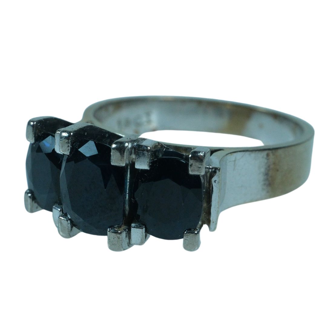 Blue Sapphire Ring in 18ct White Gold