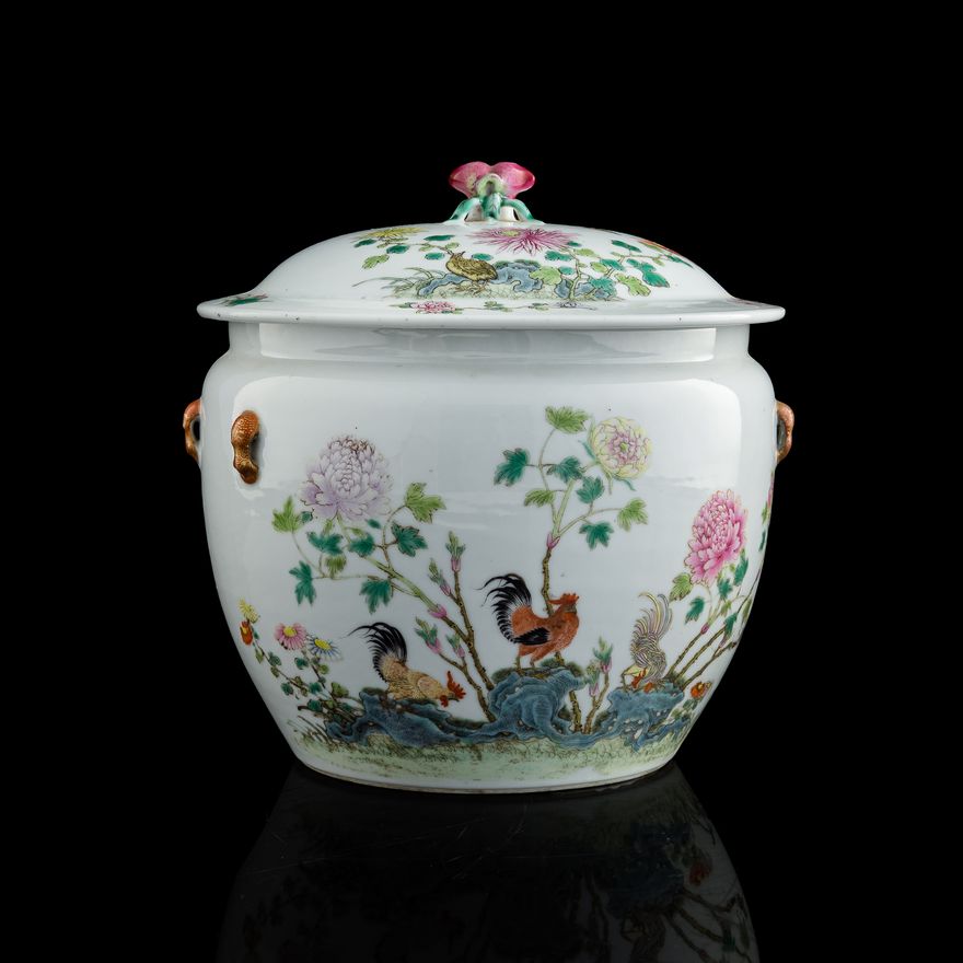 民國居仁堂款粉彩花鳥粥罐A Chinese famille rose  