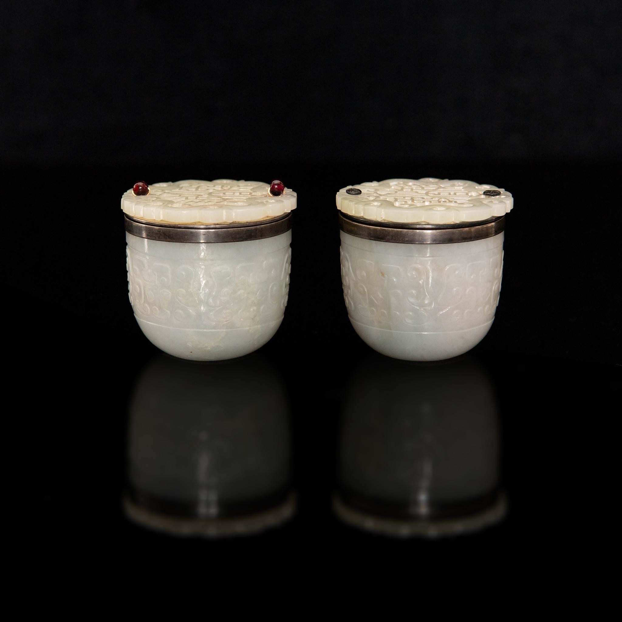 十九世紀白玉及翡翠雕饕餮紋杯一對A pair of Chinese carved jadeite
