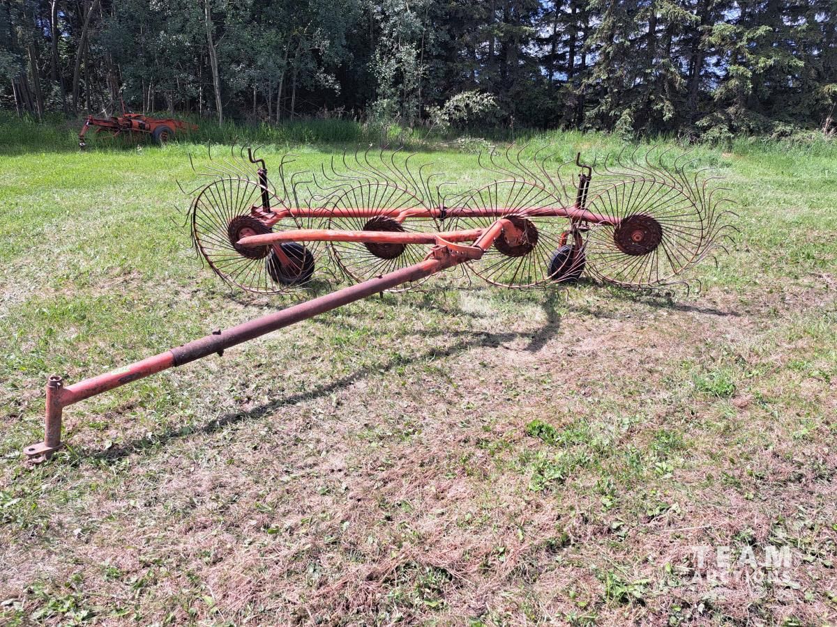 Lely 4 Wheel Pull Type Hay Rake [23FL05001-026] | Team Auctions