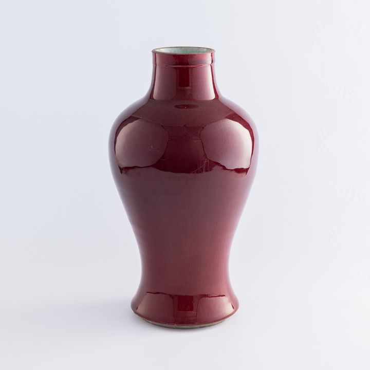 十八世紀 郎窯紅觀音瓶 A Chinese Langyao red-glazed vase, 18th century