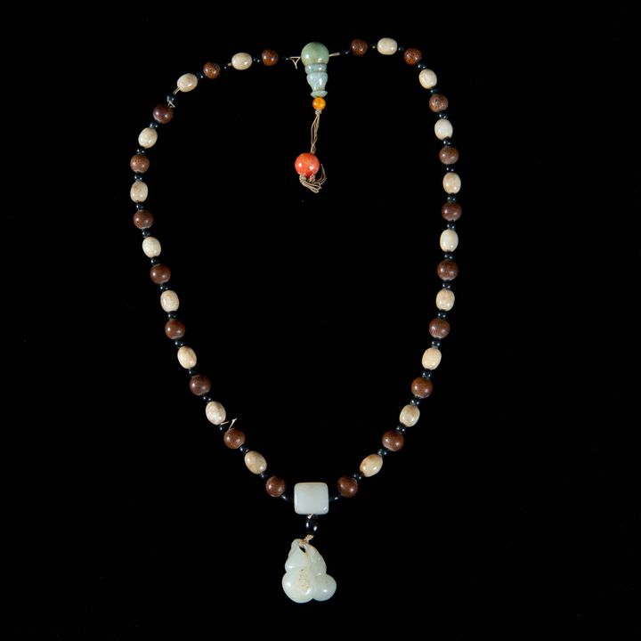 明代/清代 各式玉珠及菩提珠等多寶串 A Chinese necklace with various jade and puti beads, Ming and Qing dynasty
