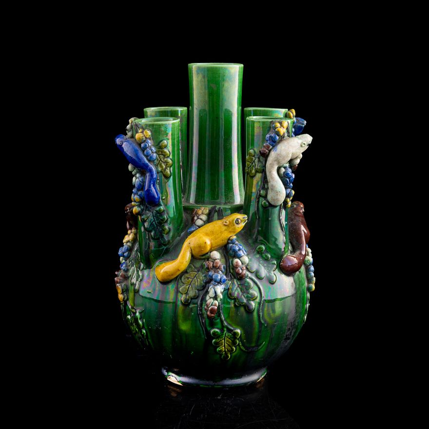 十九世紀 綠雕瓷松鼠葡萄五管瓶 A Chinese green-glazed five-tube carved porcelain vase, 19th century