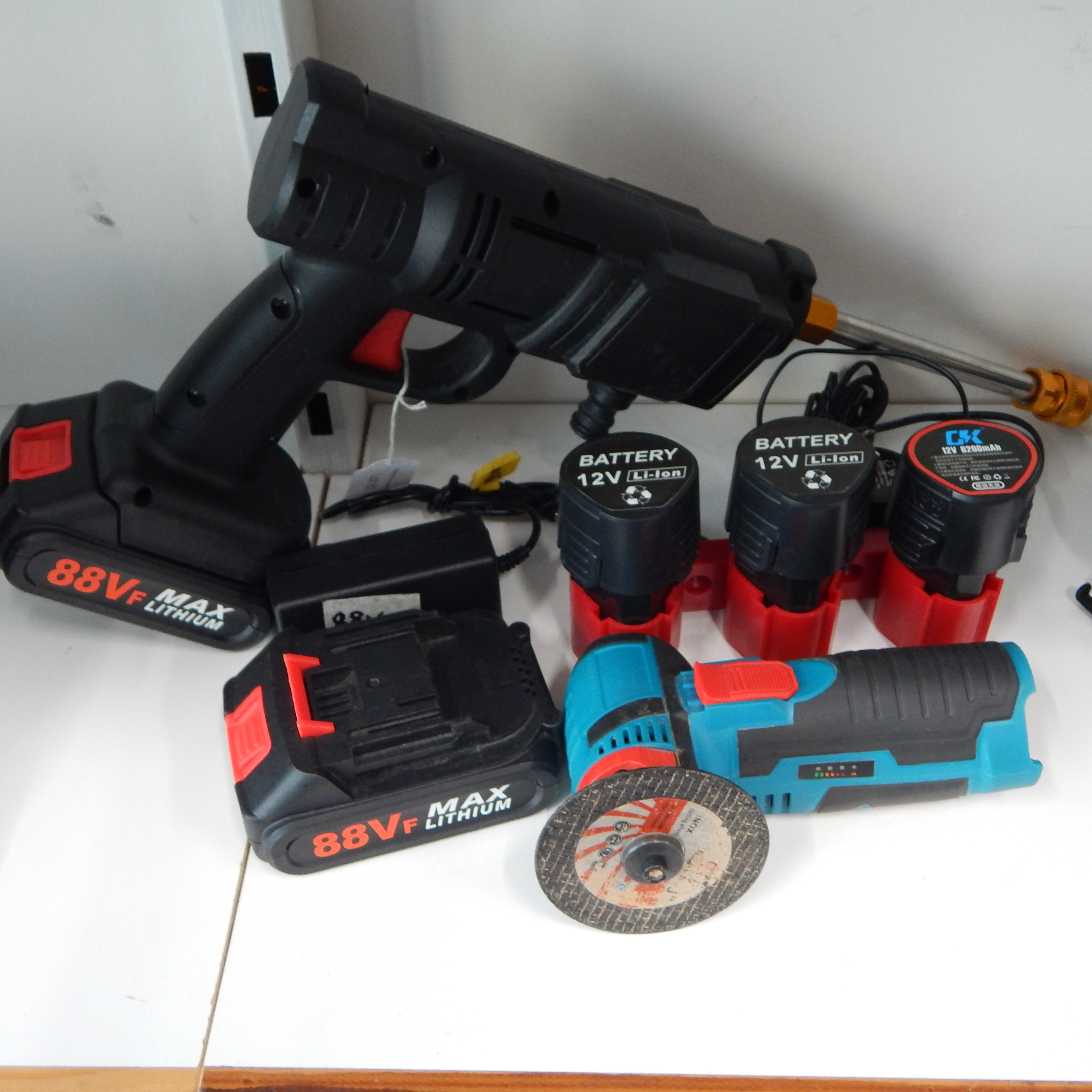 High Pressure Water Sprayer w battery Charger etc — sold at auction in New Zealand for $45