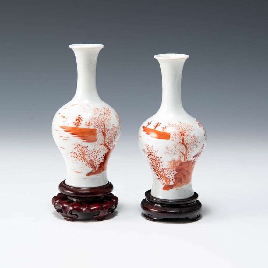 民國礬紅山水瓶一對 A pair of Chinese iron red landscape vases, Republic period