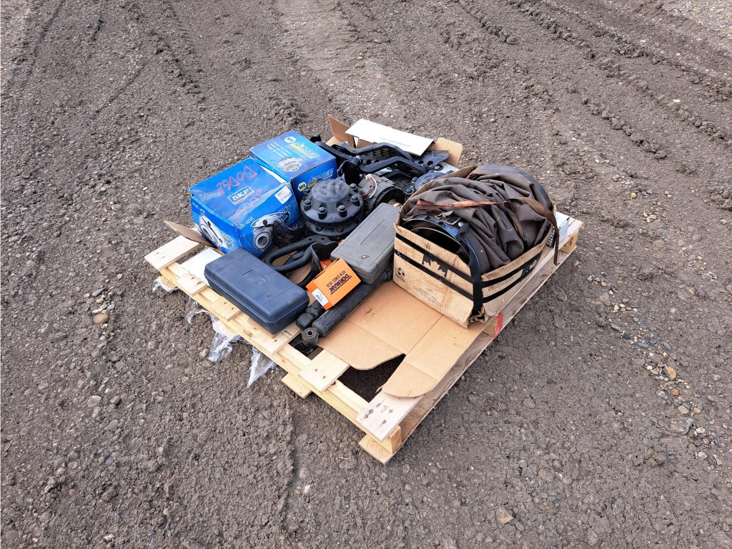 Assortment of Misc Automotive Parts and Supplies [24KA07004062] Team