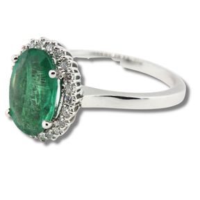 Oval-shaped Emerald & Diamond Ring in 18ct White Gold