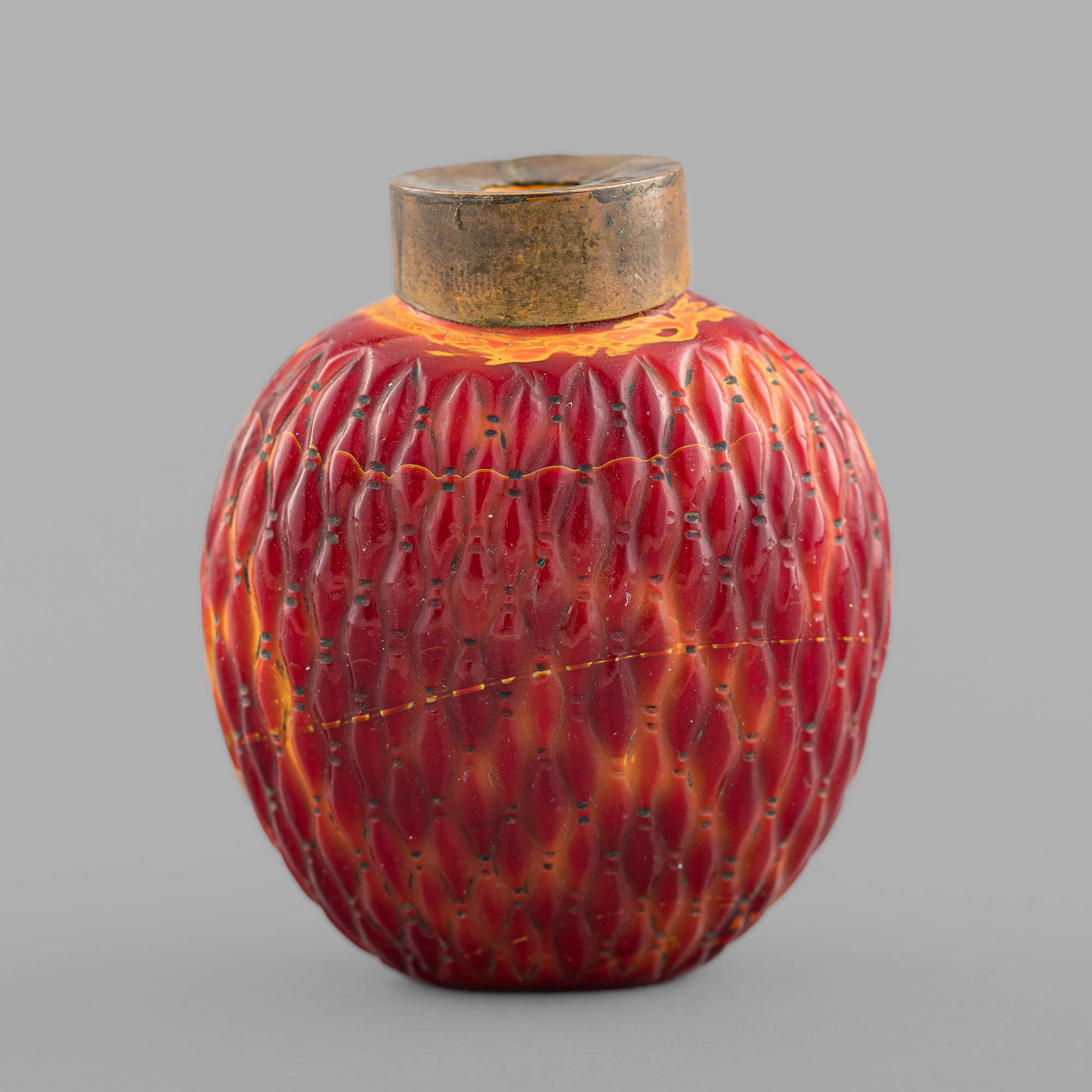 十九世紀料器仿雄黃鼻煙壺A Chinese Peking glass snuff bottle, 19th