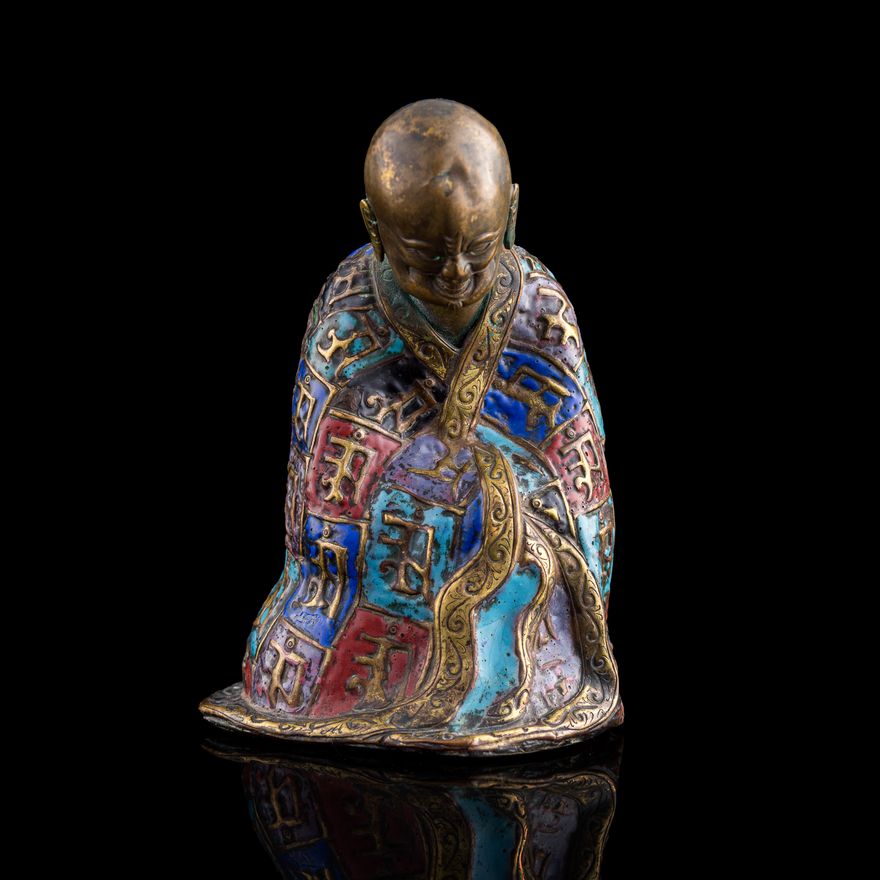 十九世紀早 鏨胎琺瑯羅漢 A Chinese gilt-bronze champlevé enamel Luohan, early 19th century
