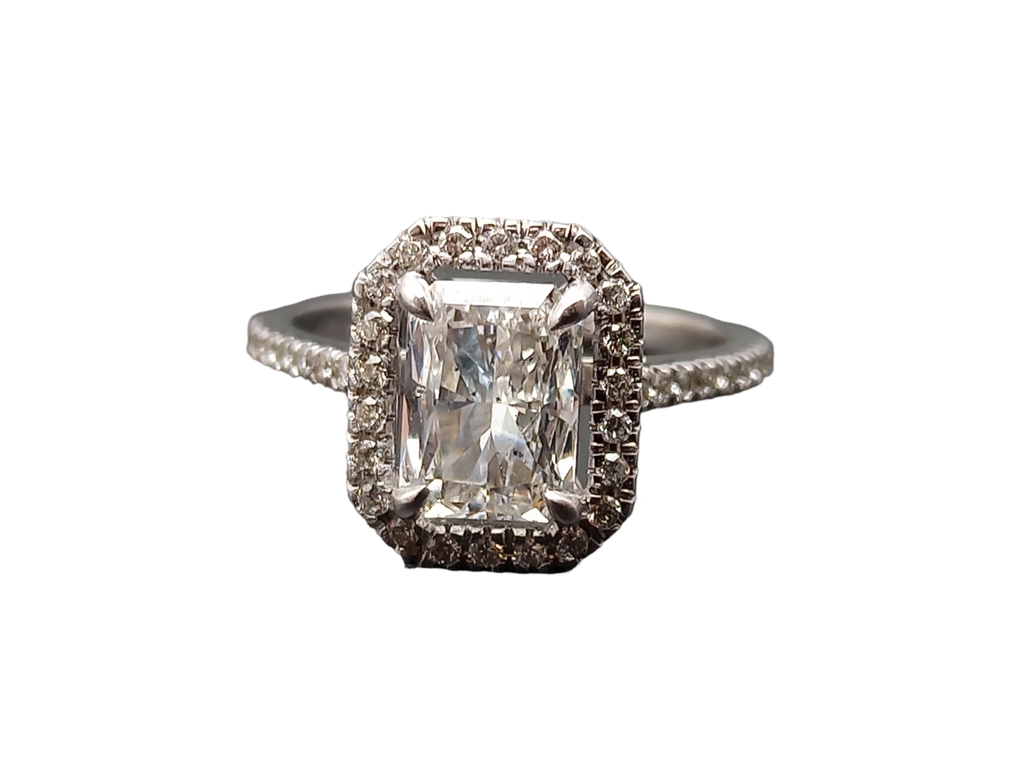 18K Gold Ring Set with 1.5770 cts Radiant Cut Diamond ; Clarity S12
