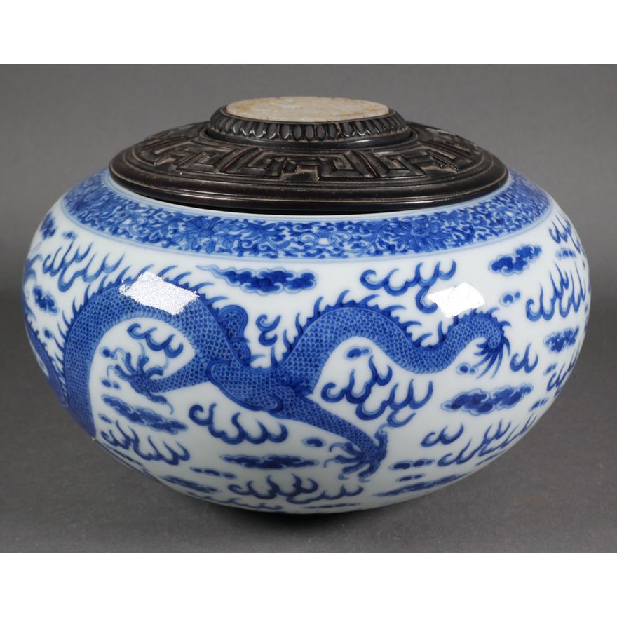 Qing Qianlong Blue White Lidded Jar