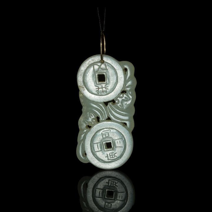 十九世紀 玉雕雙錢佩 A Chinese carved jade coin-form pendant, 19th century