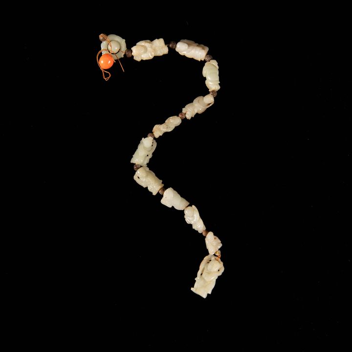 明代/清代 各式玉雕童子等多寶串 A Chinese necklace with various jade boy carvings, Ming or Qing dynasty