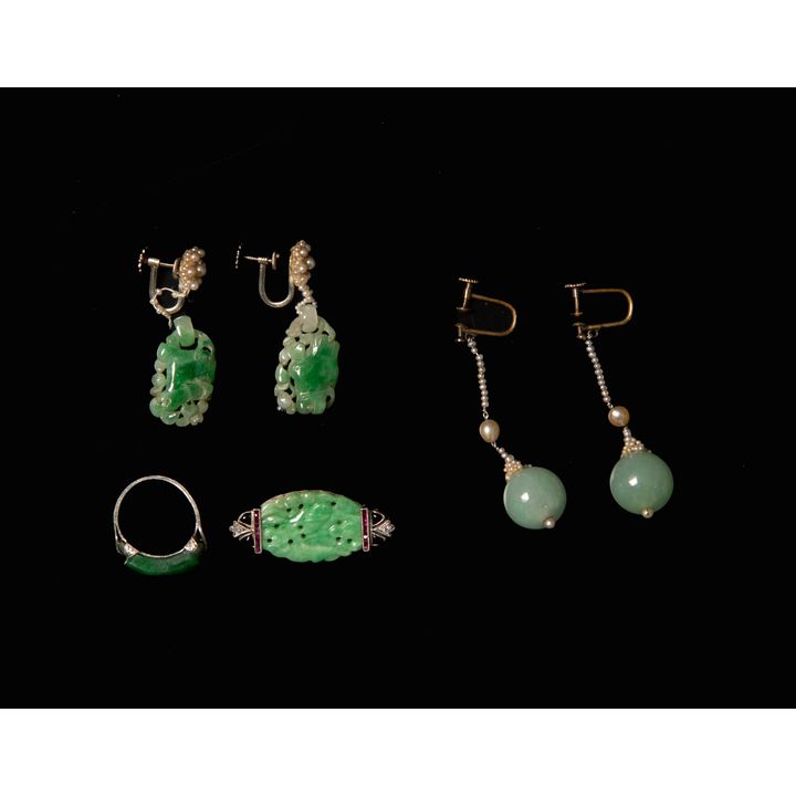 十九世紀 各式翡翠首飾四件 A group of four Chinese jadeite pieces of jewelry, 19th century