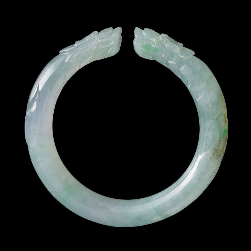 十九世紀 翡翠雙龍手鐲 A Chinese 'double dragon' jadeite bangle, 19th century