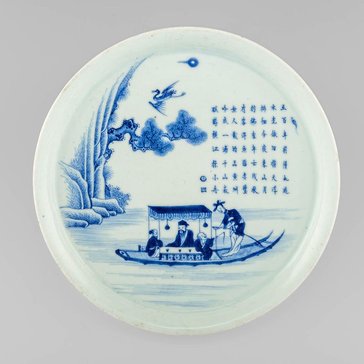 十八世紀 青花赤壁夜生遊圖茶洗 A Chinese blue and white "red cliff" scene tray, 18th century