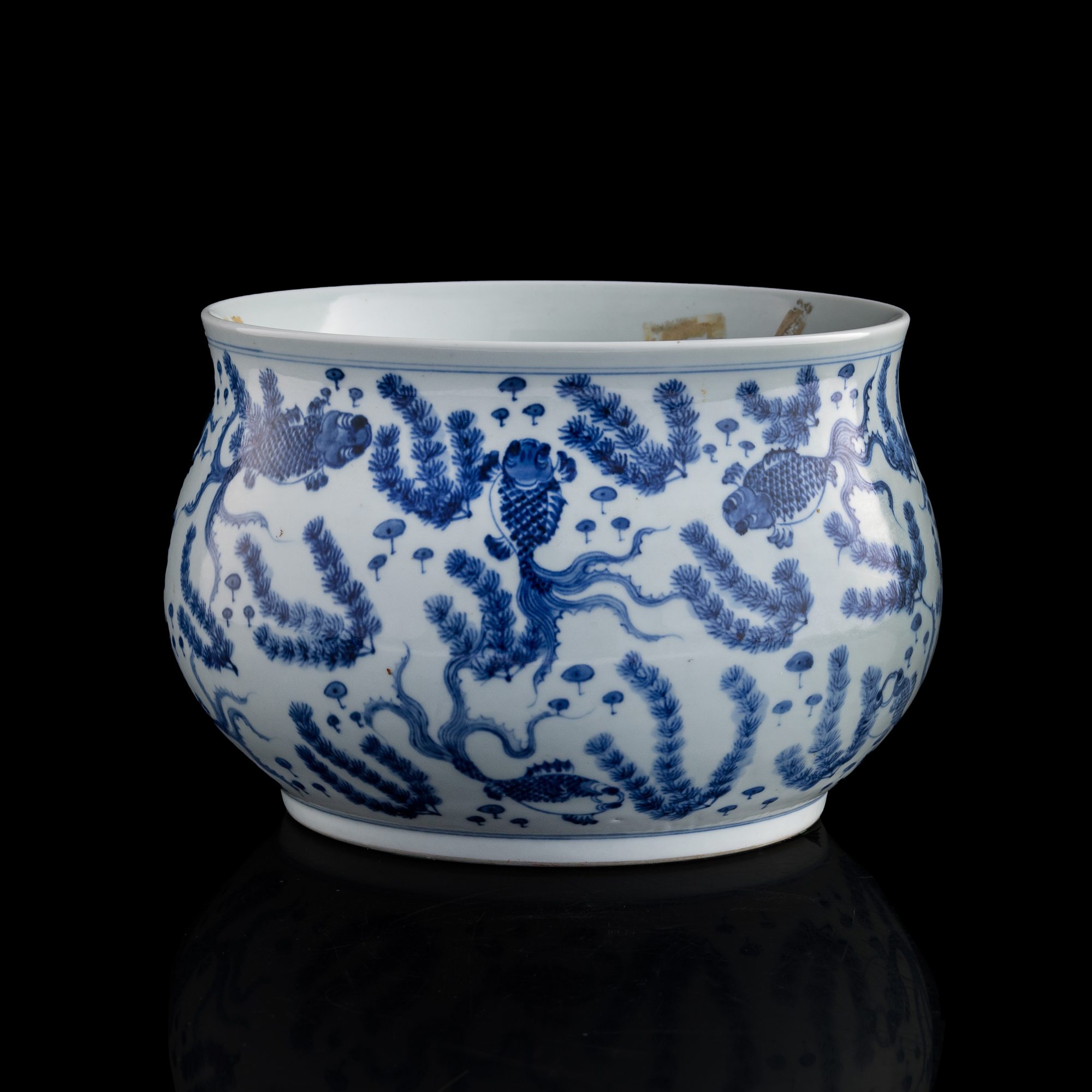 十九世紀早青花魚藻紋爐A Chinese blue and white 'fish and