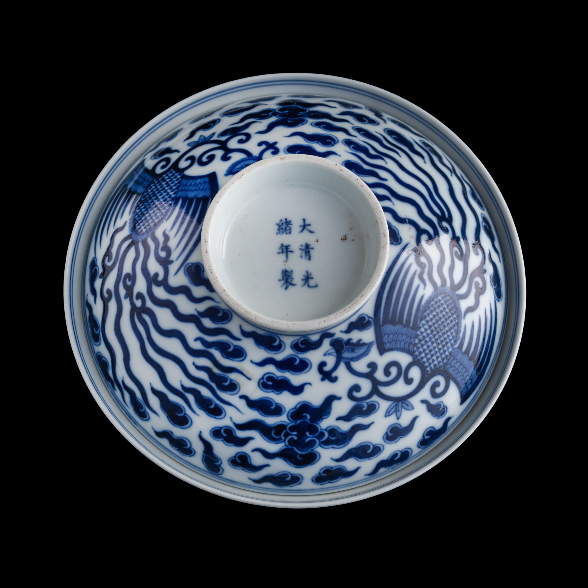 清光緒青花龍鳳紋蓋碗A Chinese blue and white 'dragon and phoenix