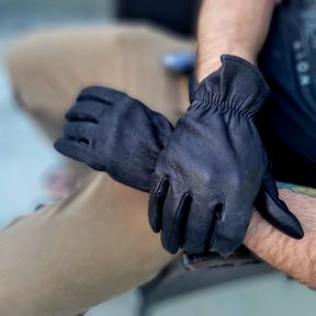 Black Leather winter Gloves, size L, Thick leather, gathered at bottom and hand