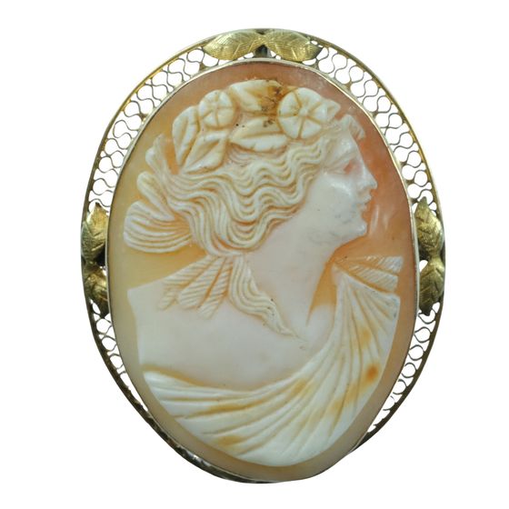 Antique Shell Cameo Pendant / Brooch in 14ct Yellow Gold