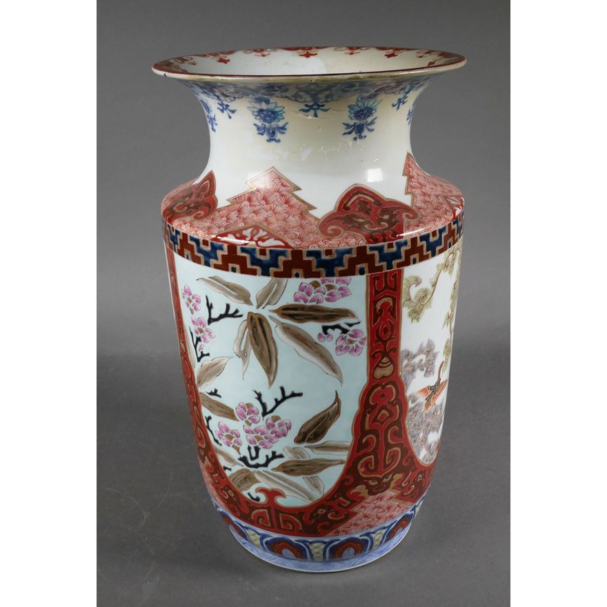 LARGE ANTIQUE CHINESE VASE, SIGNED