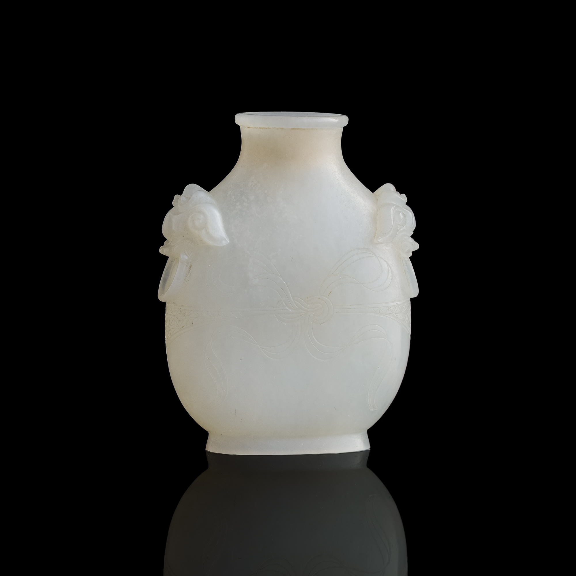 清乾隆白玉雕包袱繫鋪首鼻煙壺A Chinese carved white jade snuff