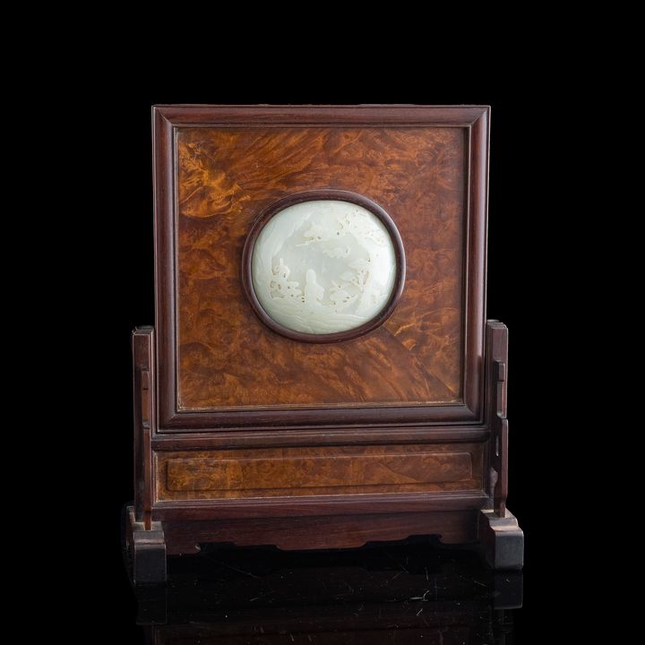 十八世紀 鑲玉瓦頭硬木插屏 A Chinese jade plaque-inlaid hardwood table screen, 18th century