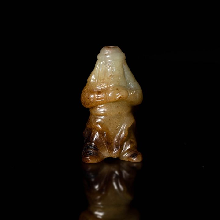 十九世紀   玉雕關公 A Chinese carved jade figure of Guan Gong, 19th century