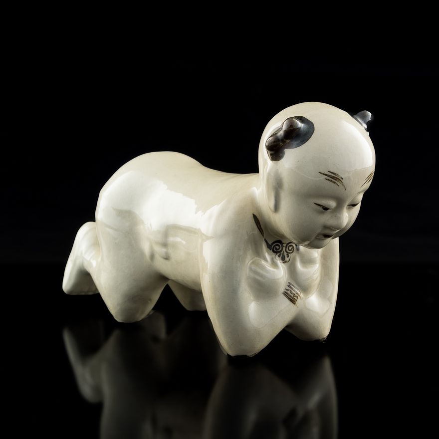 明代   磁州窯娃娃枕 A Chinese cizhou boy-form pillow, Ming dynasty