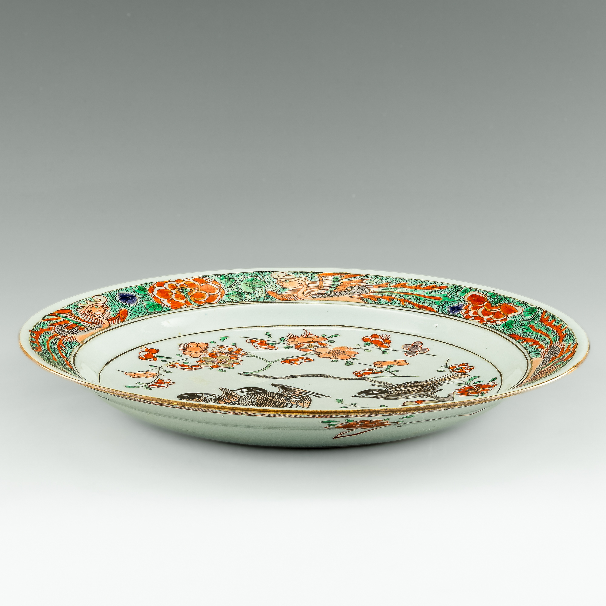 清康熙五彩花鳥盤A Chinese wucai plate with flowers and birds