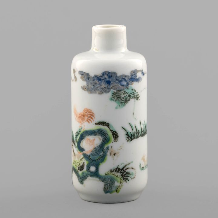 十九世紀 粉彩虎鼻煙壺 A Chinese famille rose animal snuff bottle, 19th century