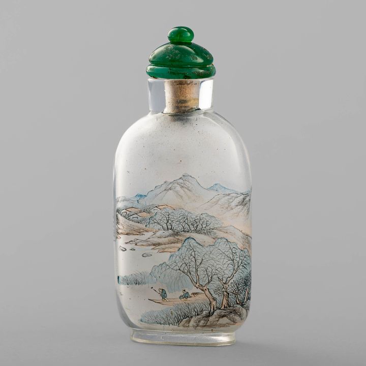 民國 畢榮九內畫山水鼻煙壺 A Chinese inside-painted landscape Peking glass snuff bottle, signed Bi Rong Jiu (Chinese, 1974-1925), Republic period