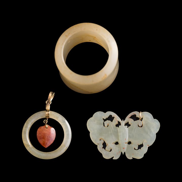 清代 各式玉器三件 Three assorted Chinese jade pieces, Qing dynasty