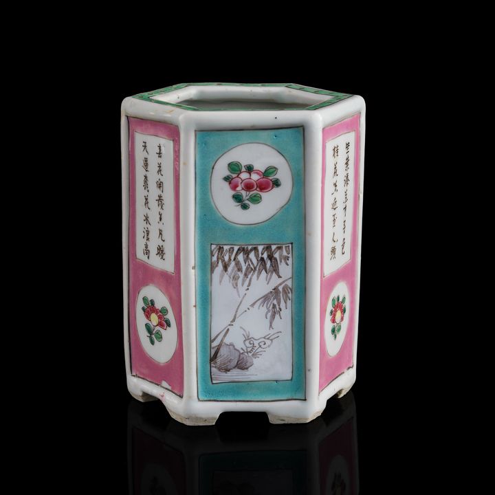 清雍正 粉彩花卉詩文六方筆筒 A Chinese famille rose hexagonal brush pot, Yongzheng period, Qing dynasty