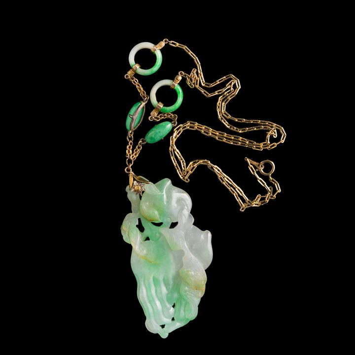 十九世紀 翡翠項鍊 A Chinese jadeite necklace, 19th century