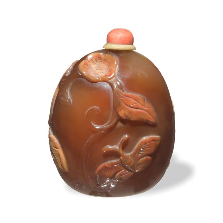 Chinese Carved Agate Snuff Bottle, 18th Century