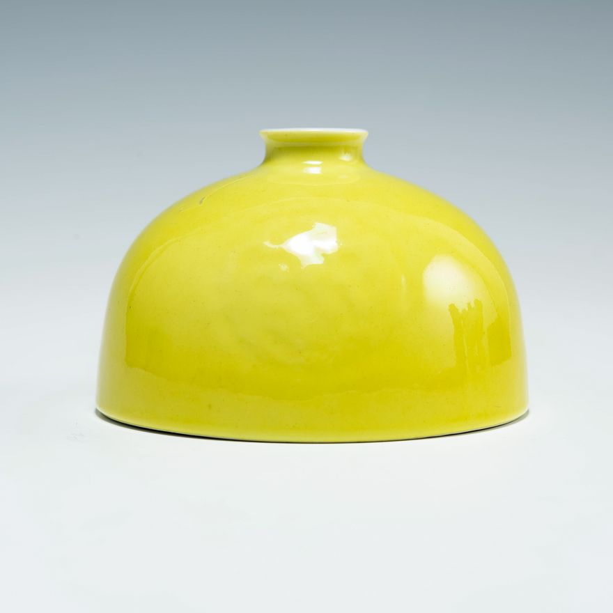 十九世紀   黃釉太白尊 A Chinese yellow-glazed beehive water coupe, 19th century