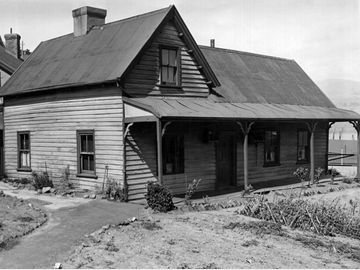 CHRISTCHURCH: GODLEY RESIDENCE (SEE MORE)
