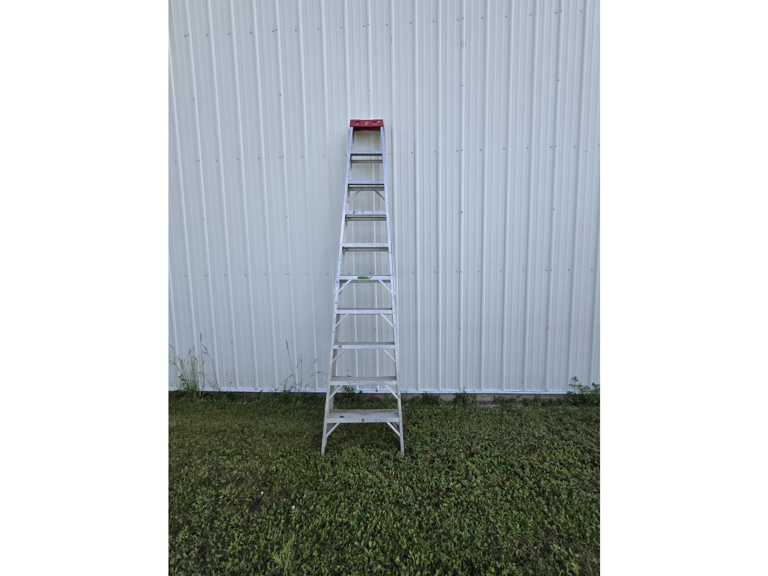 9 Step Aluminum Step Ladder [25GJ05001-112] | Team Auctions