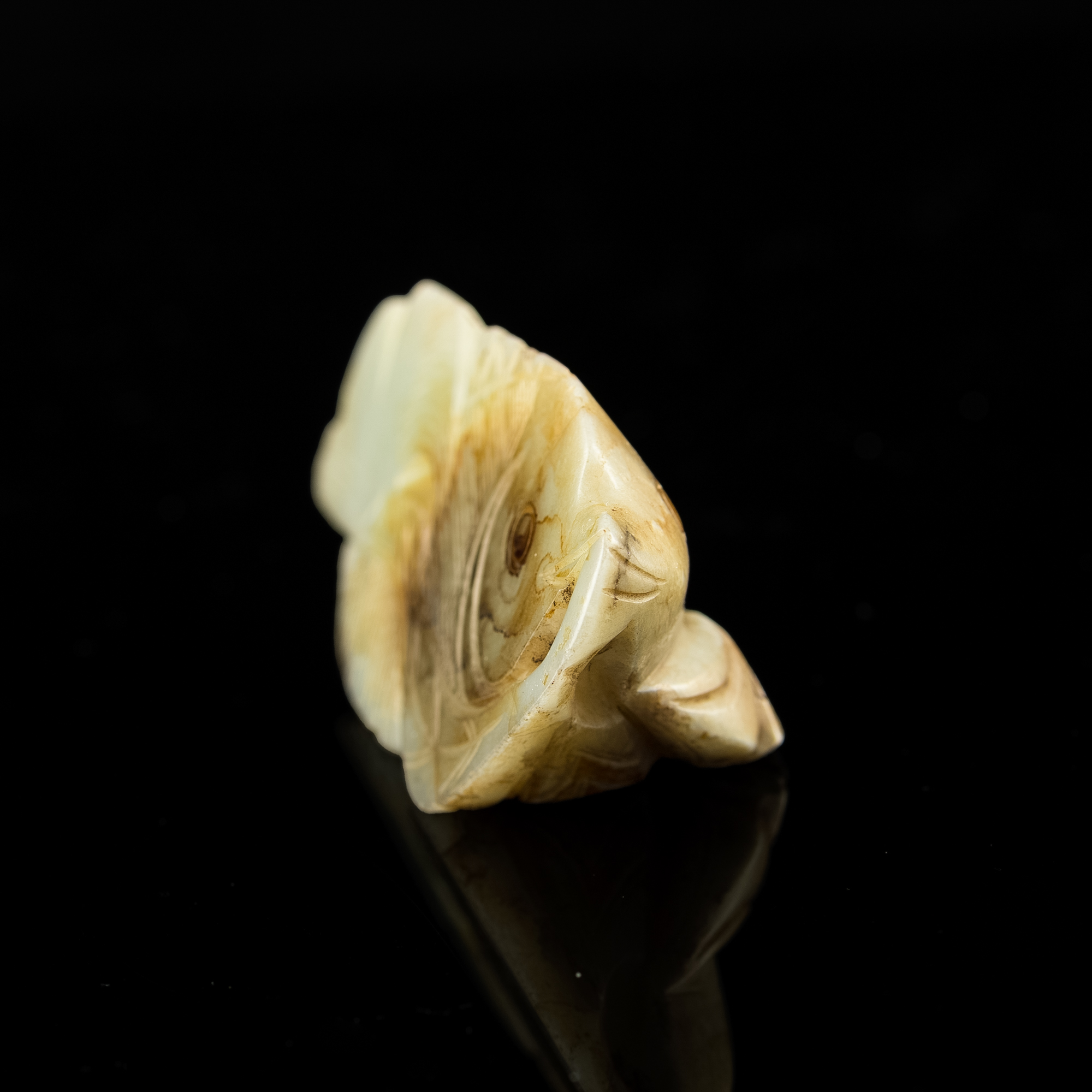 明代玉雕魚A Chinese carved jade 'fish' figure, Ming dynasty 明代玉雕魚A Chinese carved jade 'fish' figure, Ming dynasty