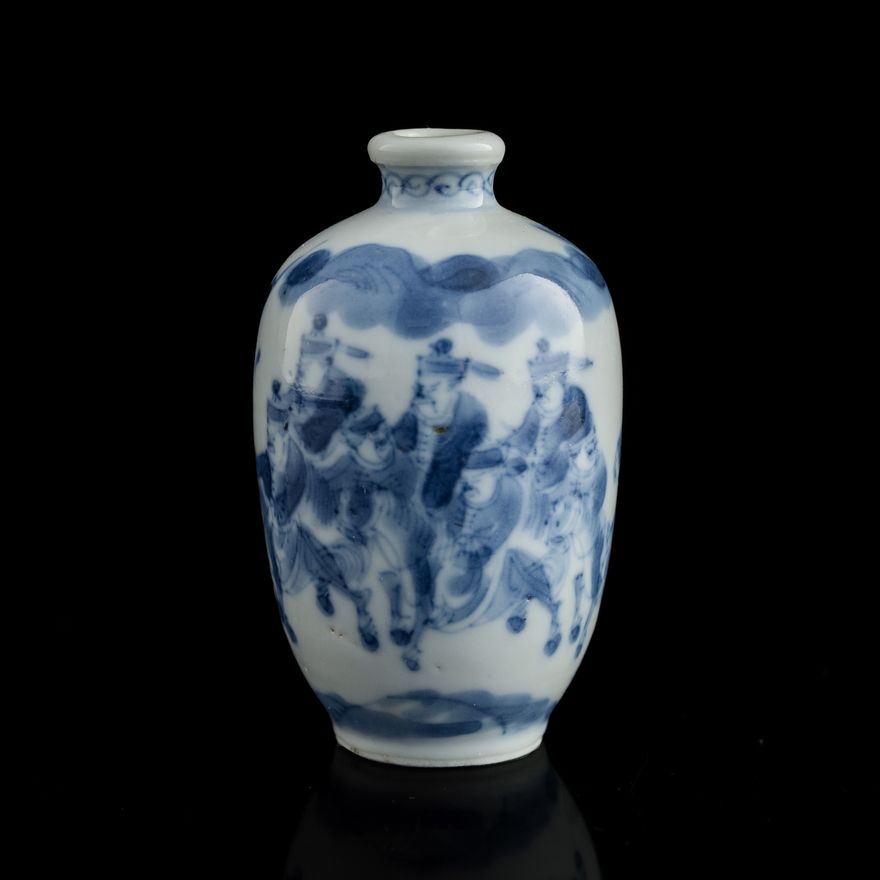 十九世紀 青花人物鼻煙壺 A Chinese blue and white 'figural' snuff bottle, 19th century
