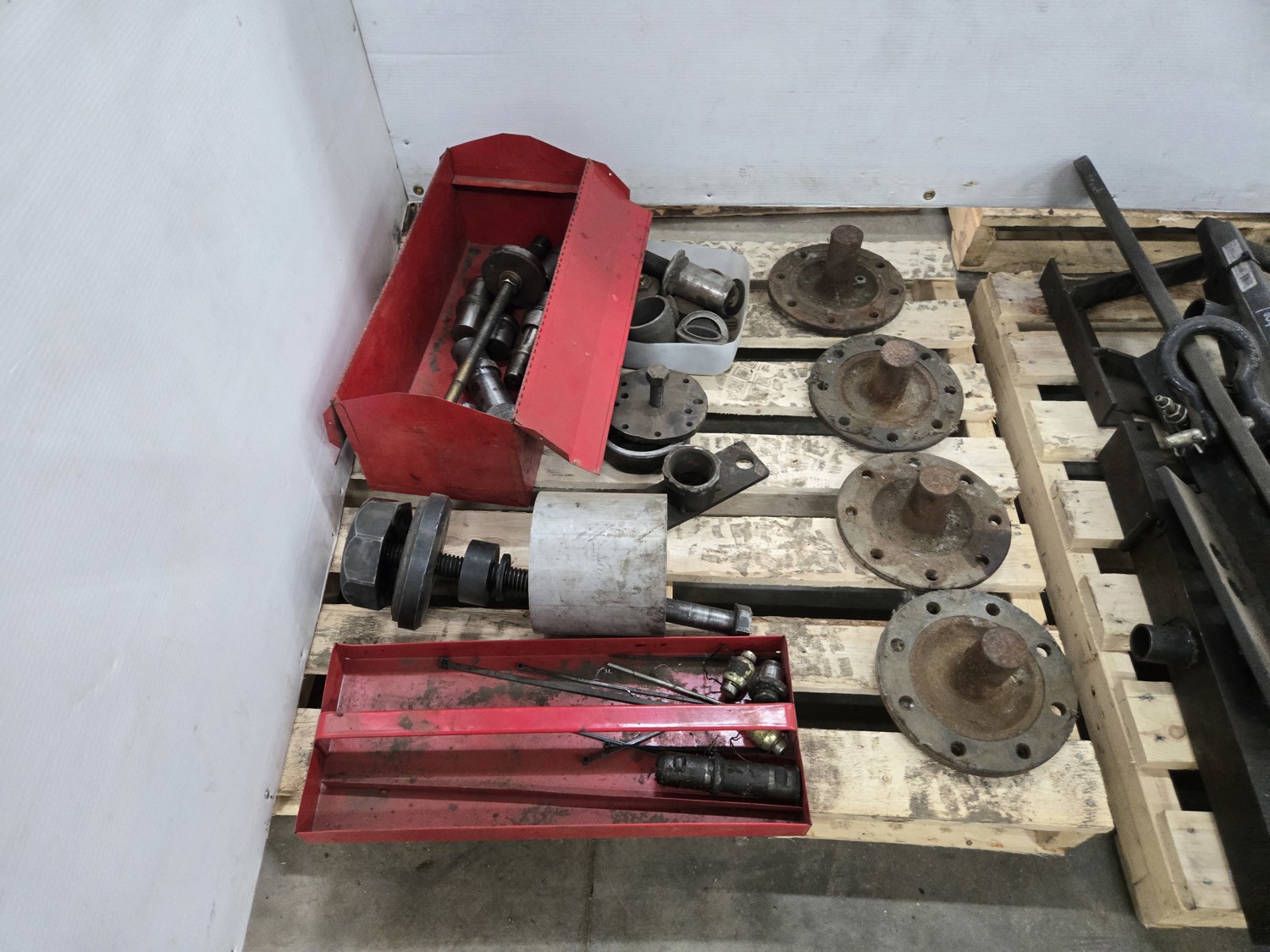Tool Box with Misc Bushing Drivers & (4) Axle Hub Covers [26EN05001-067 ...