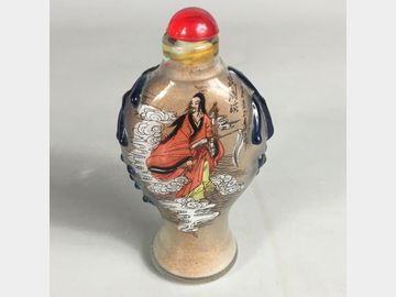 Natural crystal painted character story snuff bottle