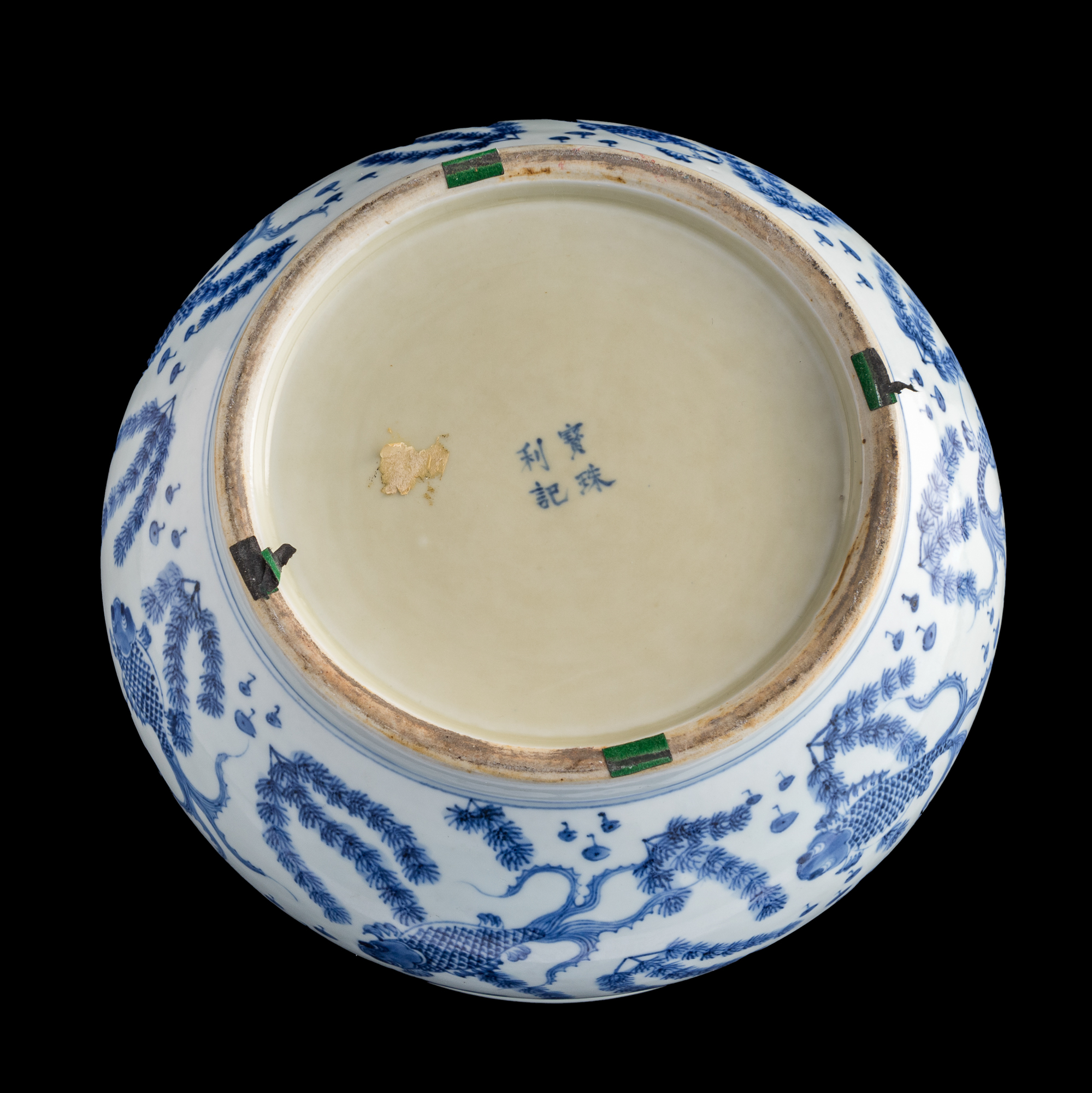 中国美術 青花 魚藻紋 瓶 高23cm(LC137) An important and exceptionally painted blue and white 'fish