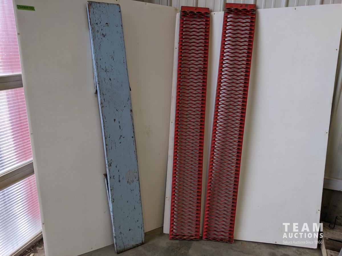 Set of Ramps and Folding Bench [23GC08001-172] | Team Auctions