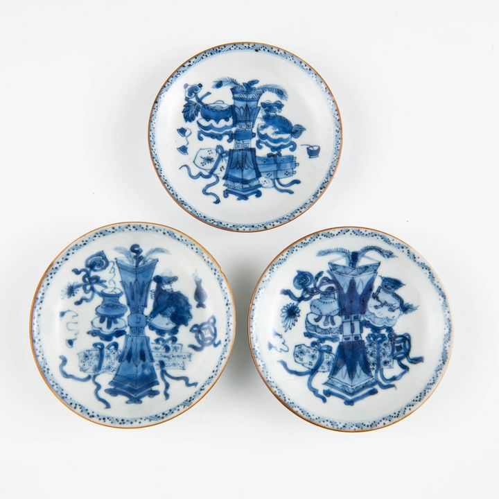 清康熙 青花盤三只 A set of three Chinese blue and white plates, Kangxi period, Qing dynasty