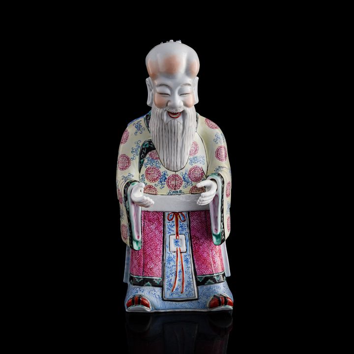 十九世紀早 粉彩瓷塑壽星 A Chinese famille rose porcelain Shou, early 19th century